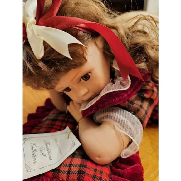 Vintage Porcelain brunette traditional doll collection - Picture 3 of 4